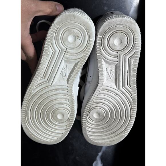 Nike Air Force 1 Low (GS) Youth's Sz 4Y Sneakers Triple White - Picture 2 of 9